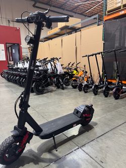 Front and rear shock-absorbing electric scooters