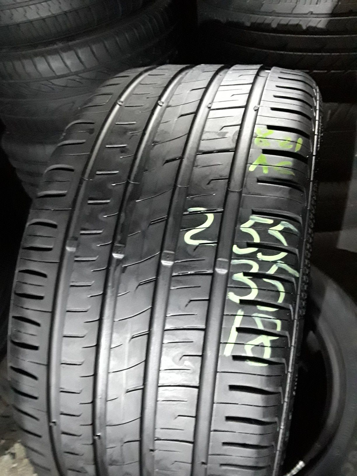 255/35-18 #1 tire