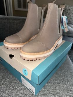 Tom’s women’s booties size 8