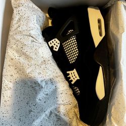Size 13 Jordan 4s white thunders 
