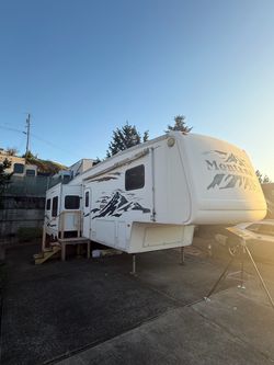 2004 Montana 3880RL