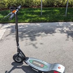 Razor Electric Scooter – Barely Used, New Battery