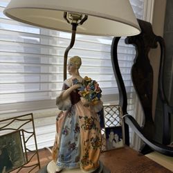 Antique VICTORIAN TABLE LAMP, Lady and Flowers Porcelain Lamp, Nice Brass Base