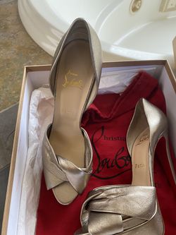 Barely Worn Louboutin Size 39-Red Bottoms