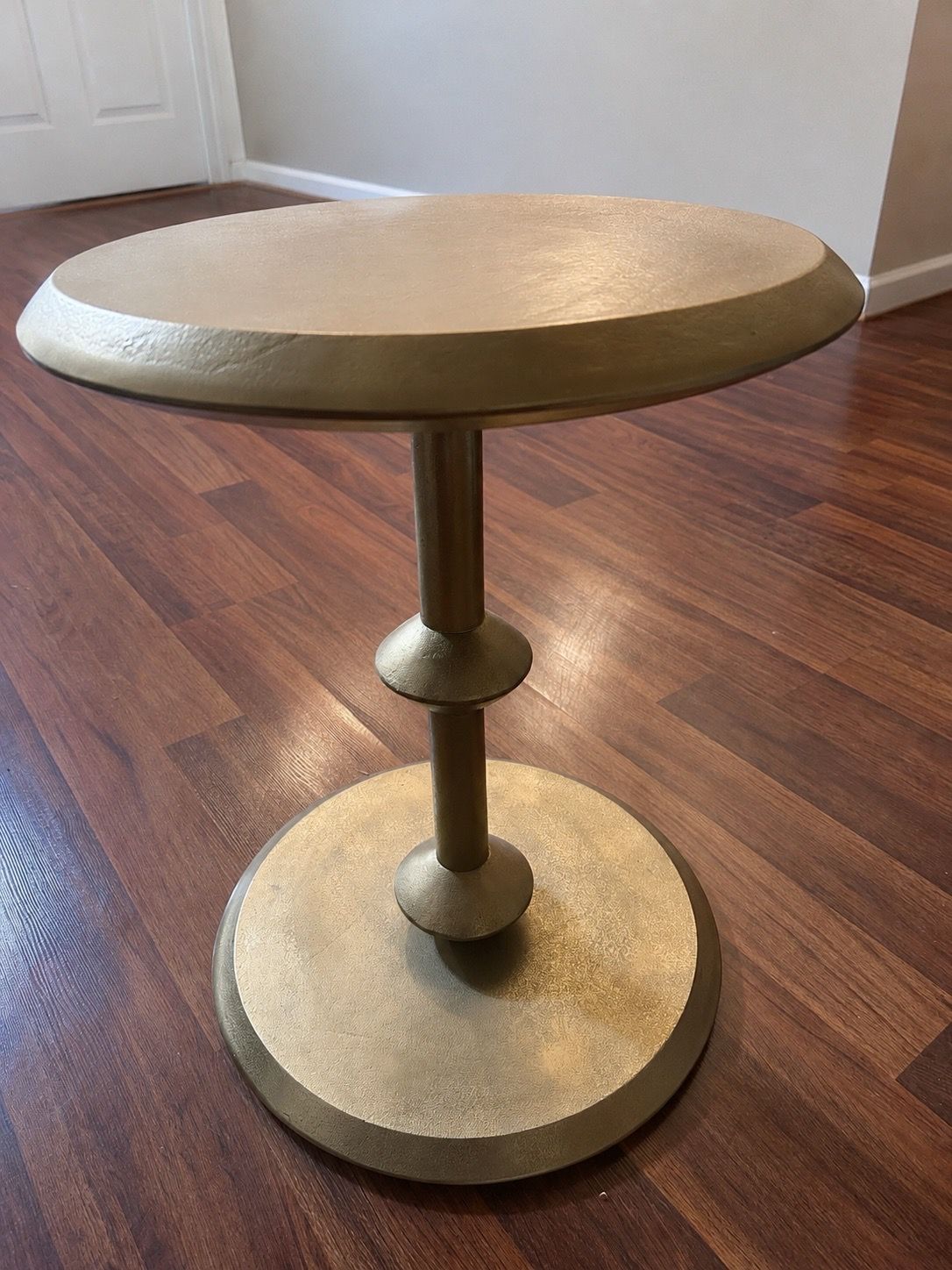 Set of 2 Gold Round Accent Tables / Plant Stands Selling a set of two