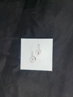 Bluetooth earbuds with MagSafe case