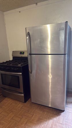 Frigidaire Stainless Steel Top-Freezer Refrigerator