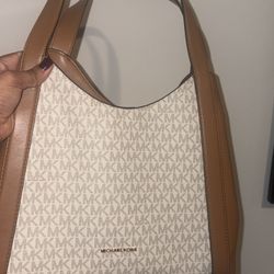 Michael Kors Purse- Great Gift! Like New!