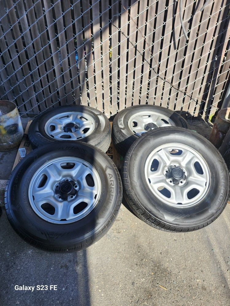 Wheel ,Tires And Headlights For Toyota Tacoma 2.7 2005 To 2015