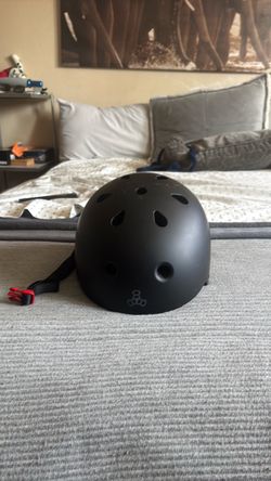 Figure 8 helmet