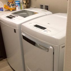 LG   WASHER &  GAS DRYER SET - WHITE