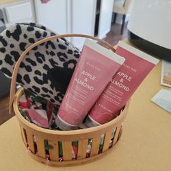 New Mary Kay Easter Gift Basket  Apple Almond Showe Gel And Body Lotion Set