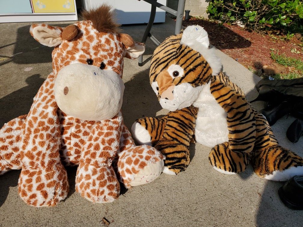 Large cuddly stuffed animals