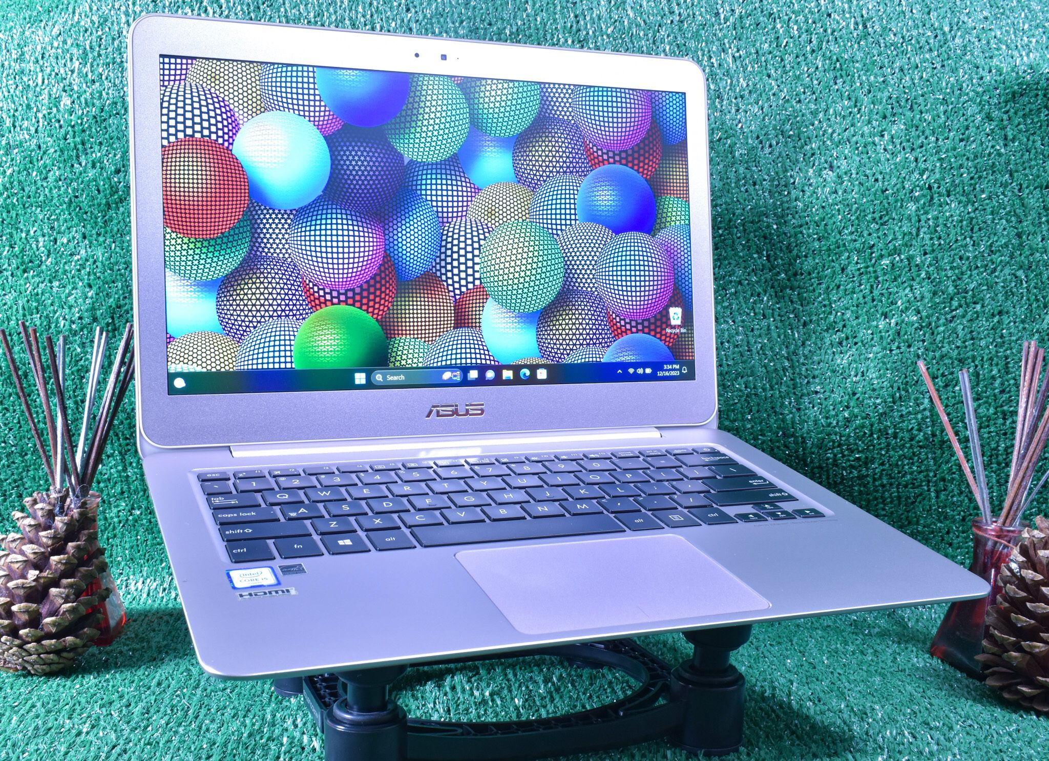 ASUS ZENBOOK UX305UA INTEL CORE I5-6200U 2.30GHZ 1TB(SSD) 8GB RAM (REFURBISHED)