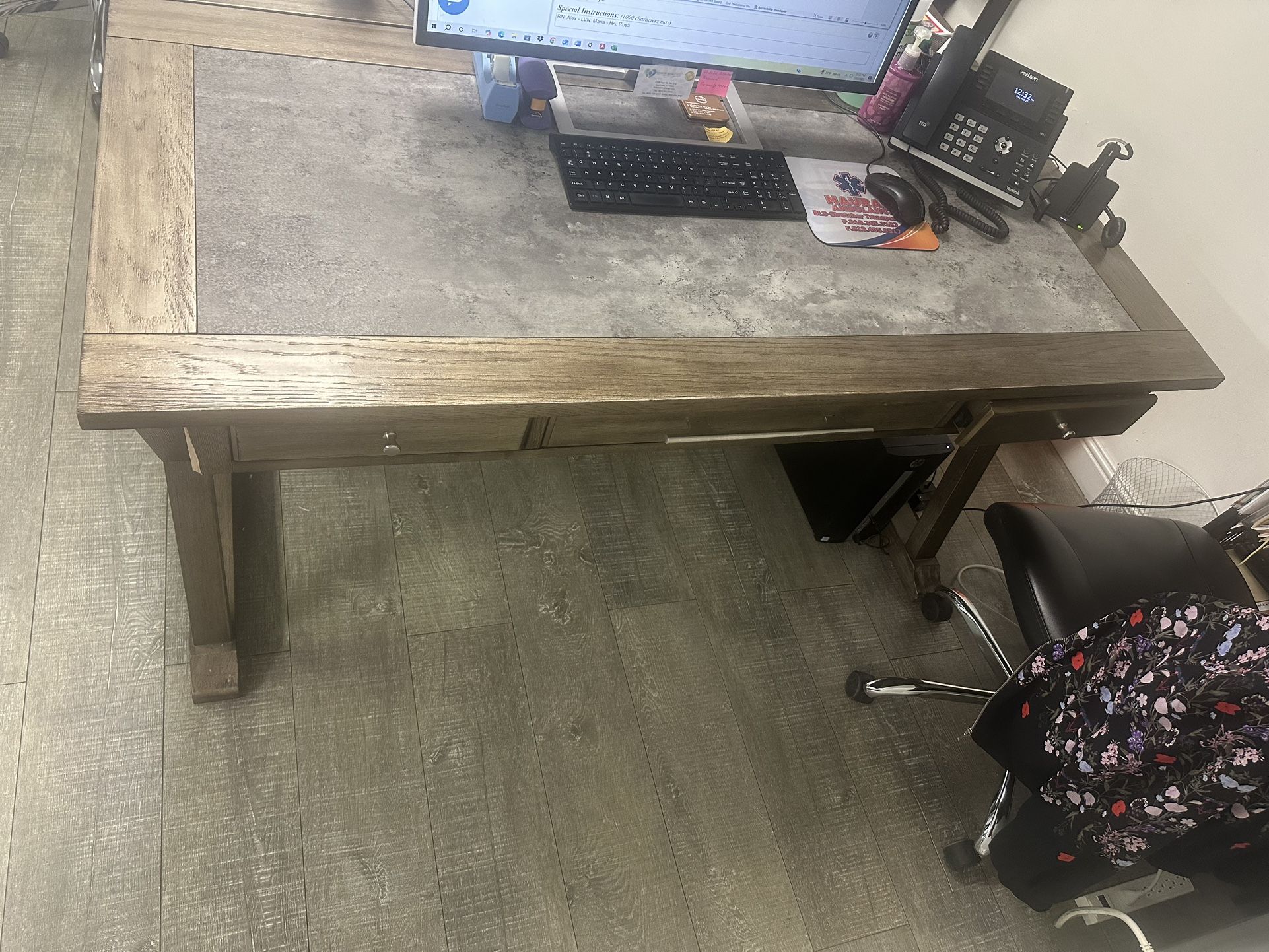 2 Twin Office desks