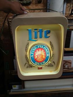 Vintage Miller Lite "A Fine Pilsner " Beer Lighted 3d wall sign - works great!!!