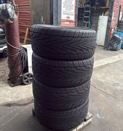 285 40 22 Toyo Set of 4 Used