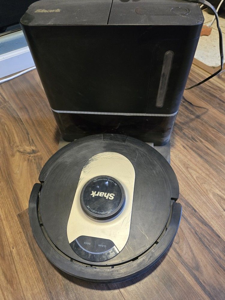 Shark Robot AI Vacuum