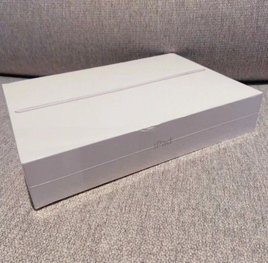Apple IPad 8th Generation *Silver