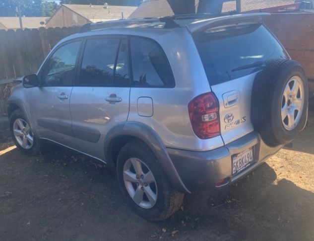 05 Toyota RAV4 Parts Or Whole CLEAN TITLE