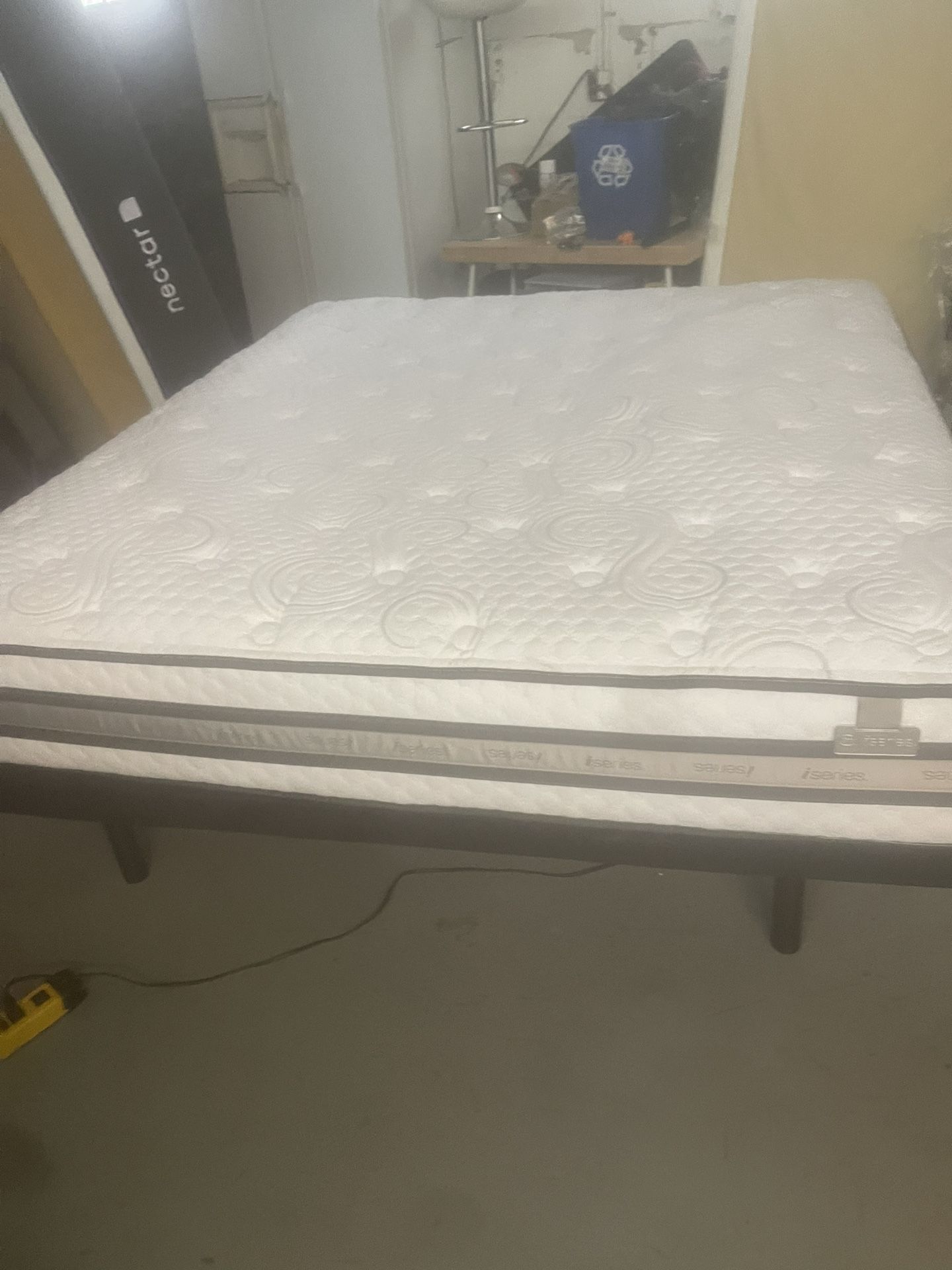 California King Demo, Serta I Series Mattress