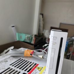 NINTENDO  Wii With Excessories 