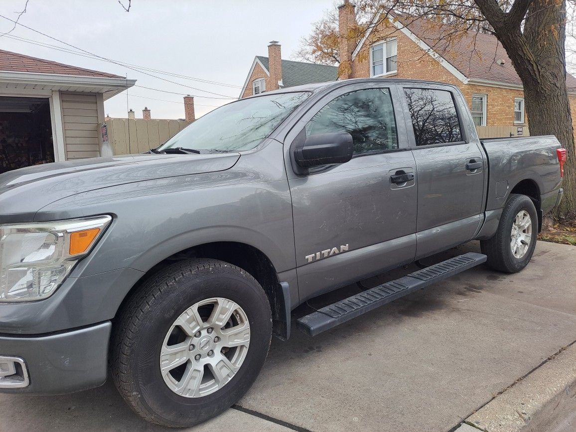 2017 Nissan Titan