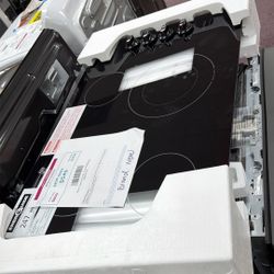 Frigidaire 30 in. Electric Cooktop in Black with 4 Burner Elements, including Quick Boil Burner & Ceramic Glass Surface.