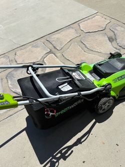 Electric lawn mower