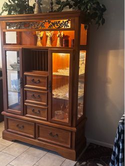 Glass hutch / cabinet