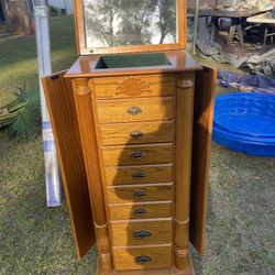 Jellelry Box Good Condition $125