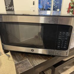 950W GE Microwave 1.1 Cu. F.t JES1145SH1SS
