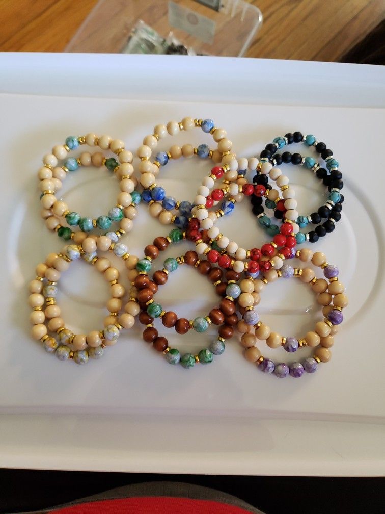 1 Set Of Wooden Beaded Stretch Bracelets..