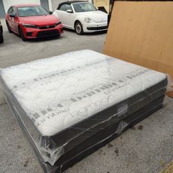 NEW MATTRESS KING SIZE PLUSH WITH BOX SPRING 