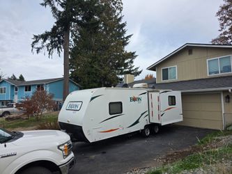 2015 Pacific coachworks 20 with Slide Out