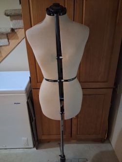 ADJUSTABLE DRESS FORM