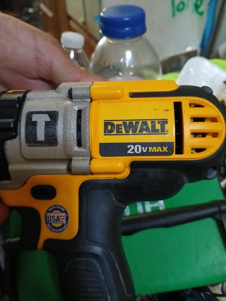 Dewalt 1/2" Cordless Drill/driver/hammerdrill And 12v/20v Dewalt Charger