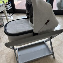 Uppababy Bassinet + Stand 