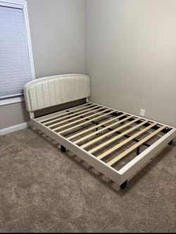 Queen bed frame Brand New in box no box spring needed