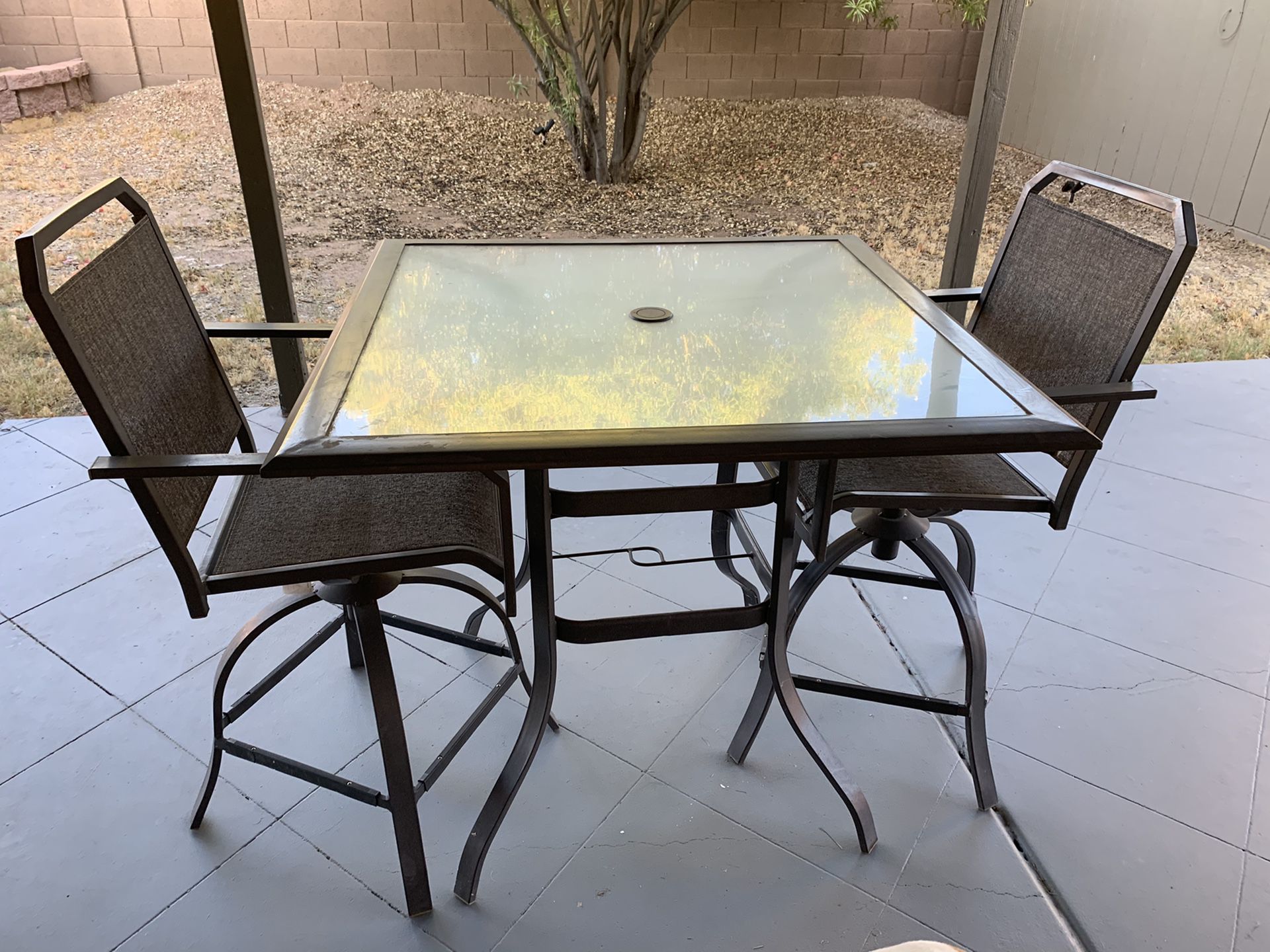 Outdoor patio furniture set