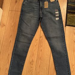 NEW WITH TAGS Levi’s 721 High-Rise Skinny Jeans