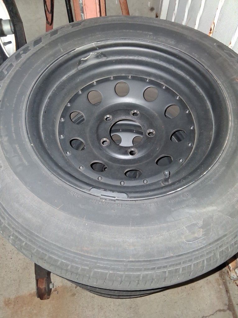 S10 5 Lug 15 Inch Wheels.        4