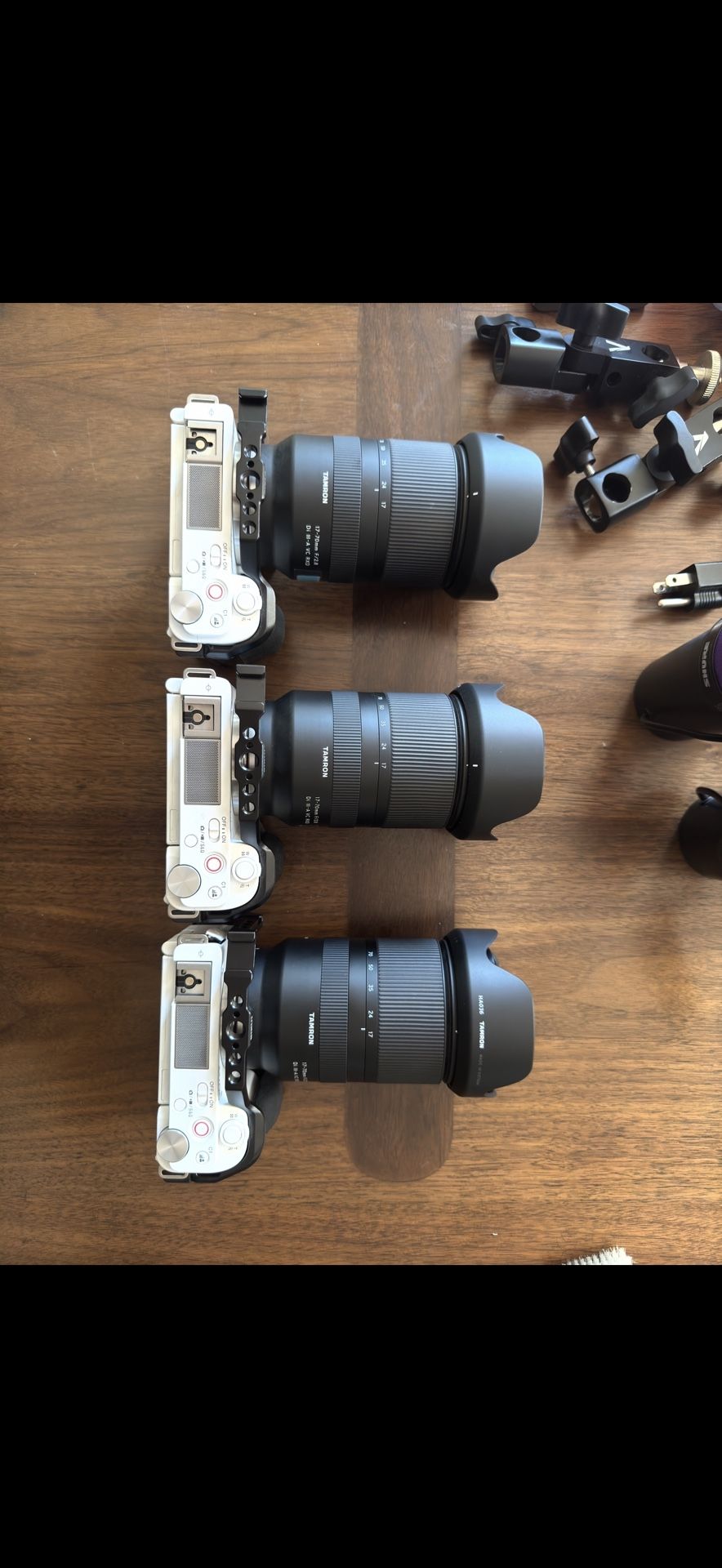 Sony ZV-e10 w 17-70 2.8 lens + cage