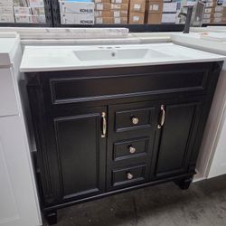 Boosicavelly
36 in. W x 18 in. D x 34 in. H Single Sink Freestanding Bath Vanity in Black with White Ceramic Top