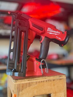 M18 FUEL 18-Volt Lithium-Ion Brushless Cordless Gen II 16-Gauge Angled Finish Nailer (Tool-Only)
