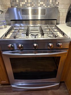Samsung 30 in. 5.8 cu. ft. Gas Range with Self-Cleaning Convection Oven and 5-Burner Cooktop