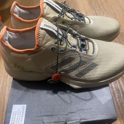 New Adidas Size 10 Woman’s 