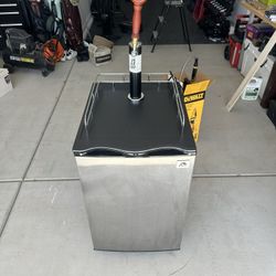 Mini Fridge / Kegerator 