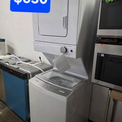 Whirlpool
1.6 cu.ft Electric Stacked Laundry Center 6 Wash cycles and AutoDry