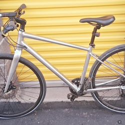 BRAND NEW Cannondale Hybrid "QUICK 3" 